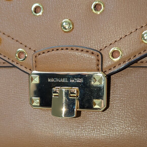 Michael Kors "Kinsley" bag with grommets & studs. Like new! Beautiful crossbody - Picture 4 of 9